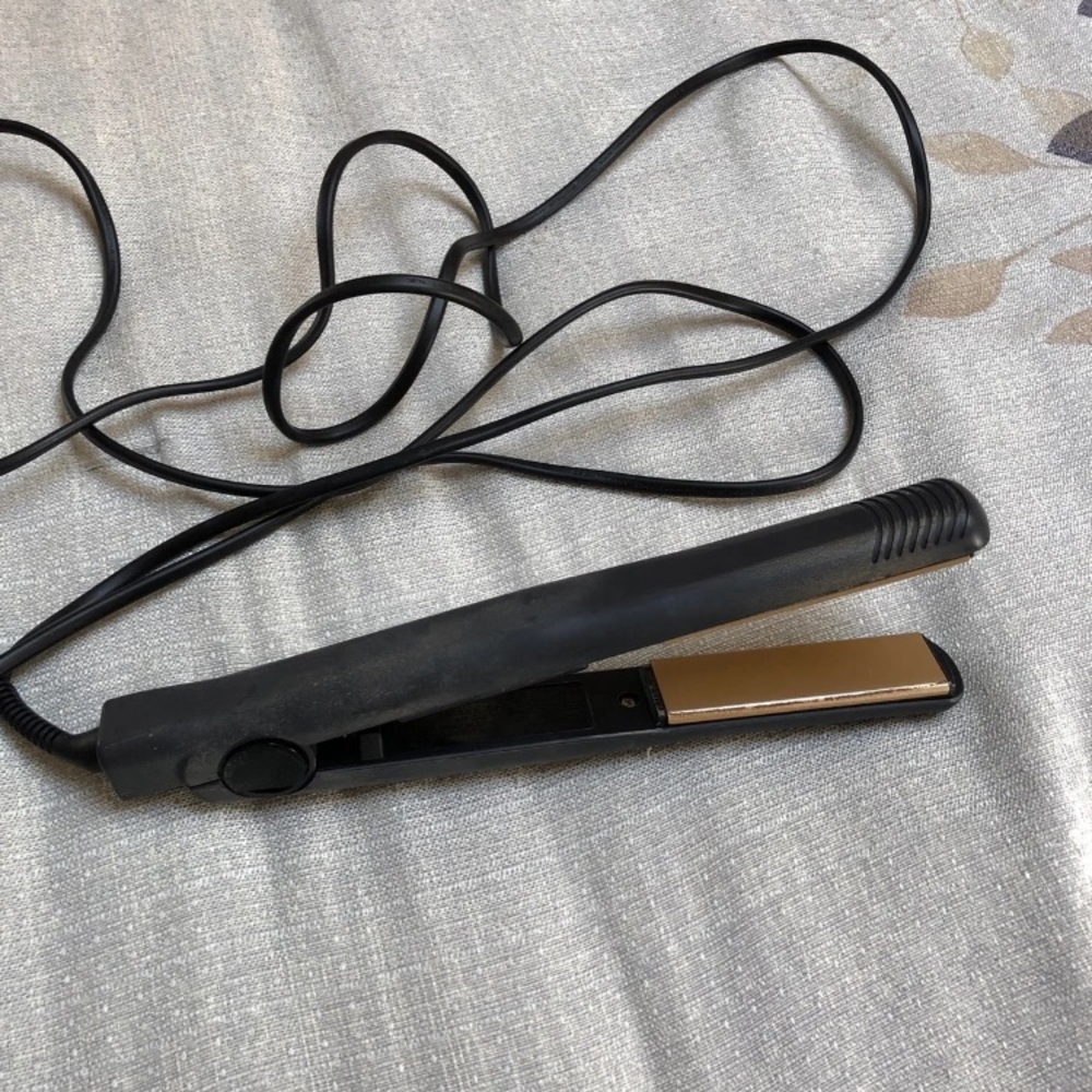 Hot Tools 1” Flat iron